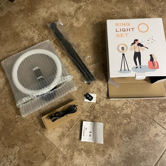 New in box 12” Ring light set with 62” tripod stand - Picture 13 of 13